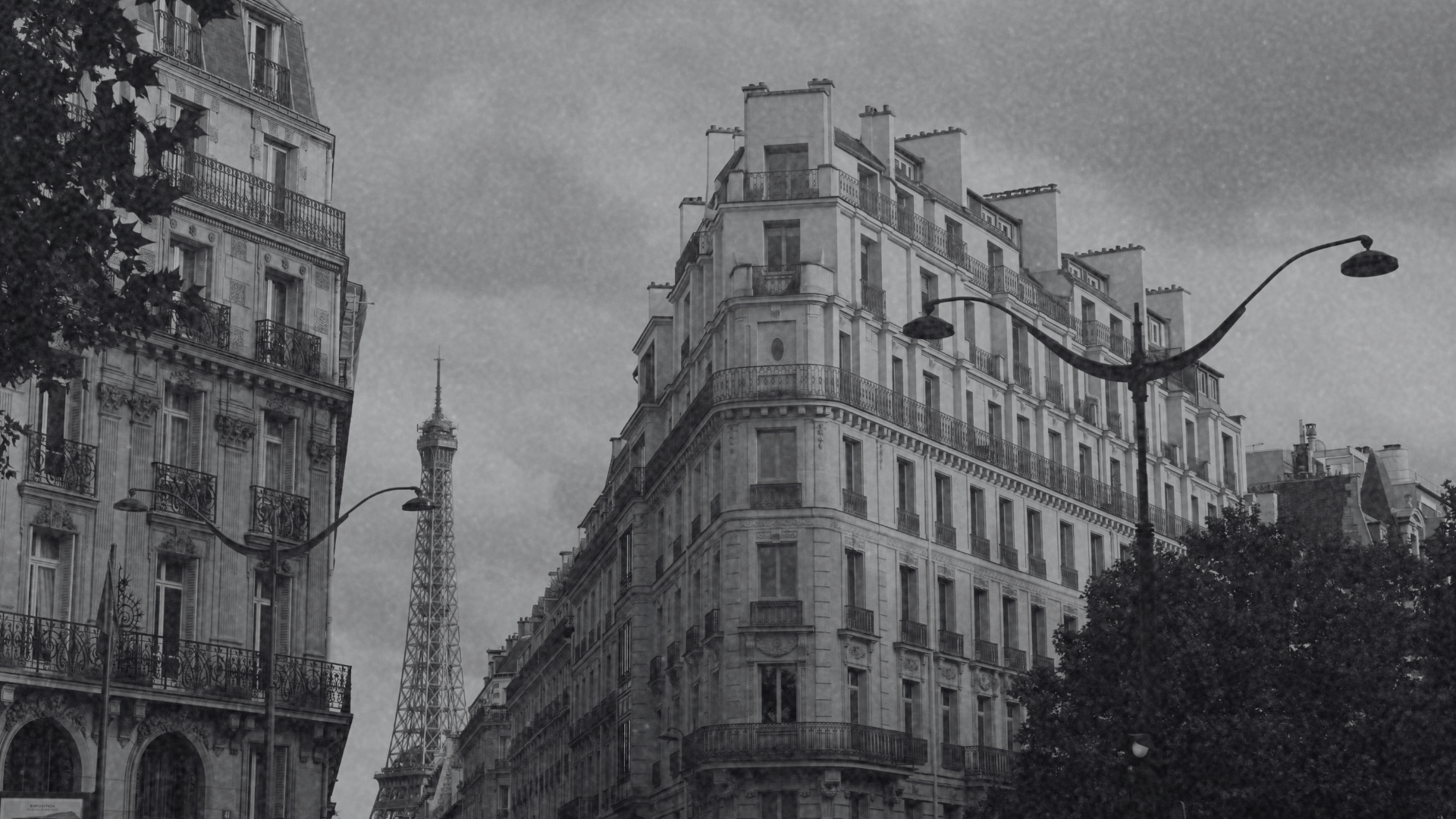 Façade haussmannienne à Paris, illustrant l’environnement institutionnel des CHES